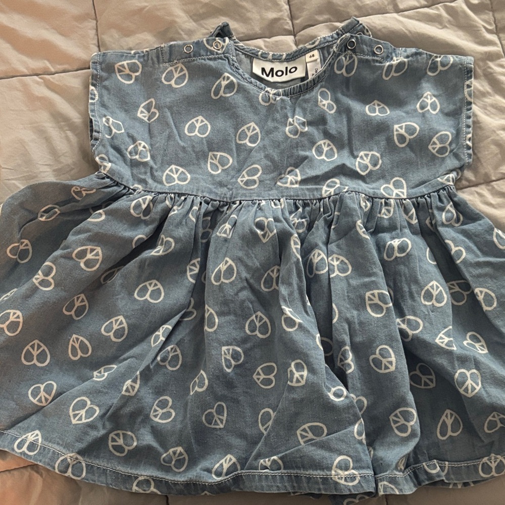 NWOT 6m Molo Chambray Dress with white heart-shaped peace sign print